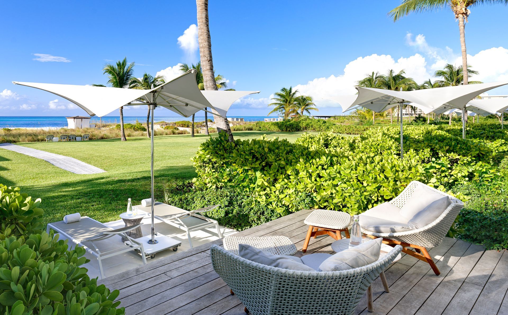 Grand Deluxe Oceanfront Studio