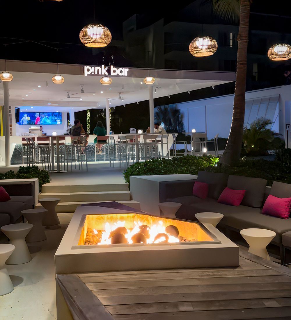 Pink Bar, Wymara Resort + Villas

