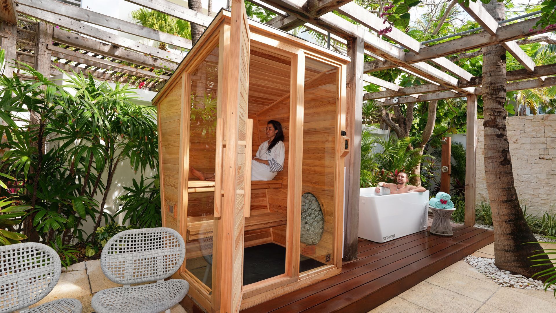 
Hot Sauna and Cold Plunge