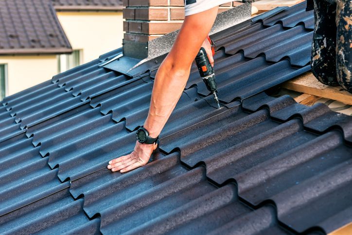 Roof master with electric screwdriver