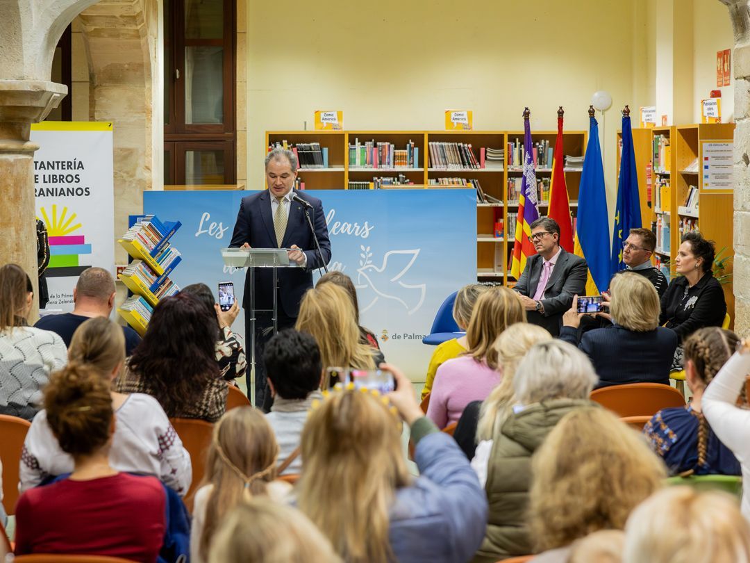 Intervención del cónsul general de Ucrania, Artem Vorobyov, en la biblioteca