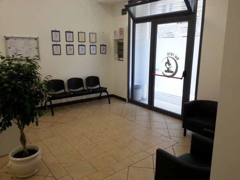 sala d'attesa del laboratorio di analisi cliniche
