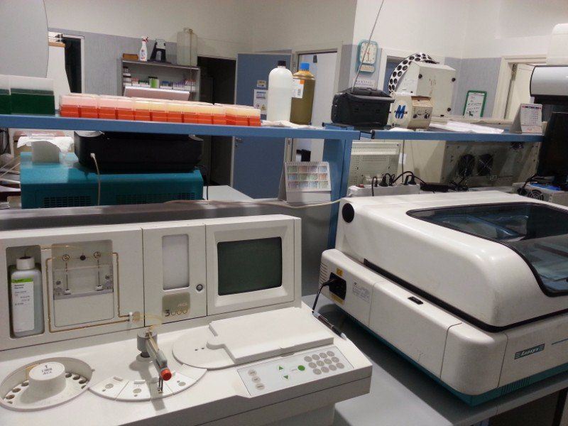 macchinari del centro diagnostico e di analisi