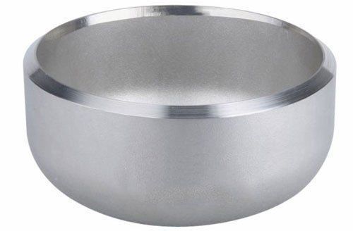 Um flange de aço inoxidável com um furo no meio em um fundo branco.