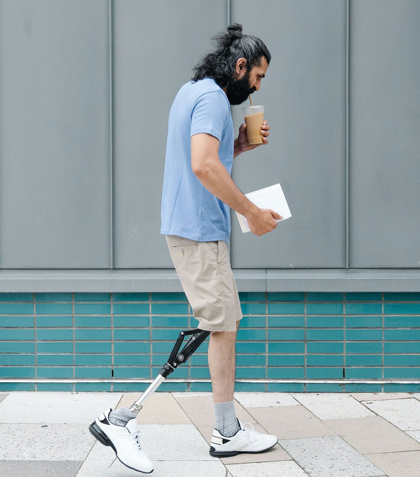 Man with Prosthetic Leg in public