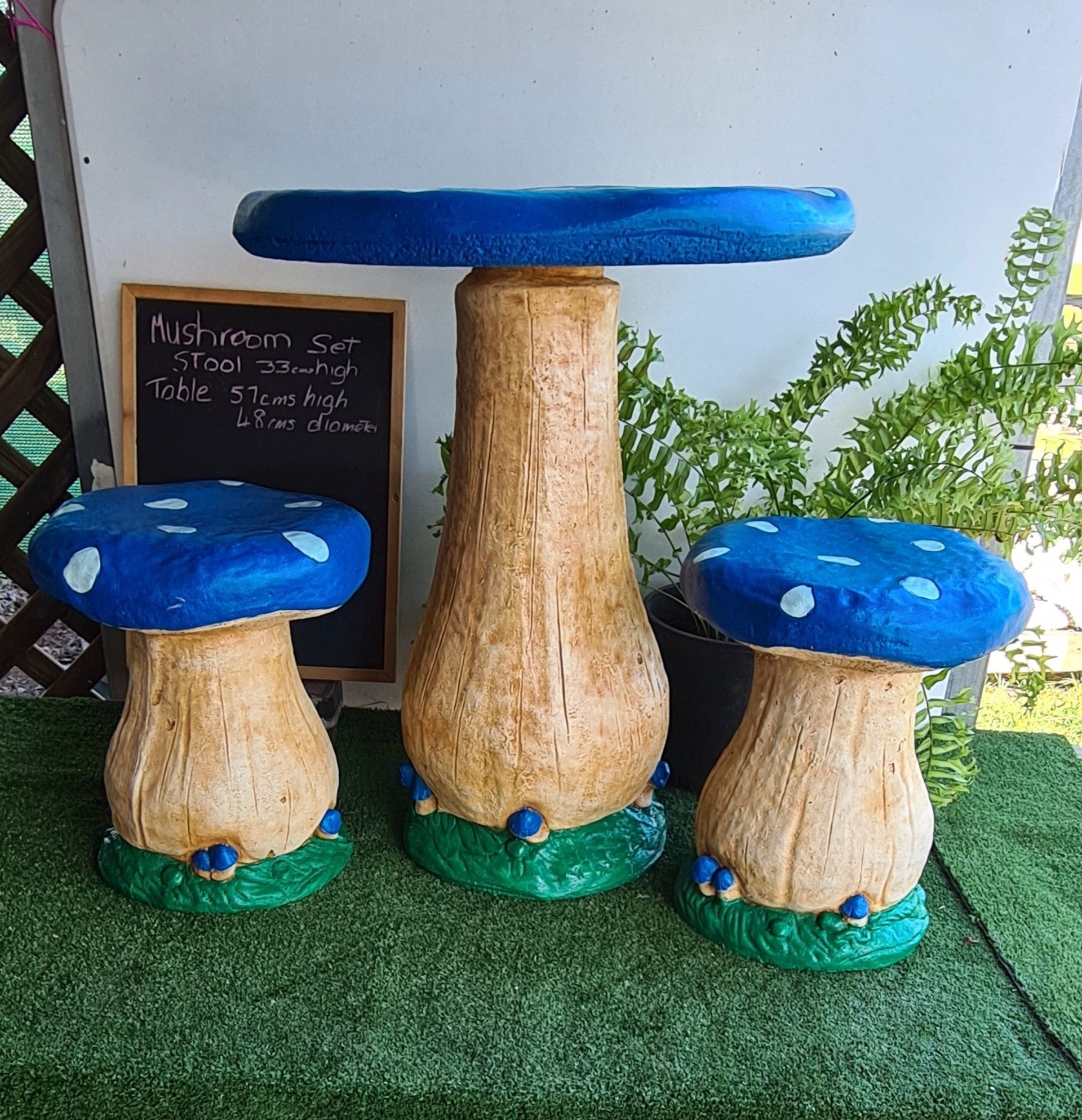 Mushroom Table and 2 stools