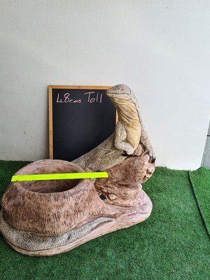 Concrete Goanna Planter