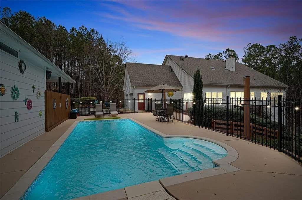 Pool with waterfall feature and pipeless filtration system