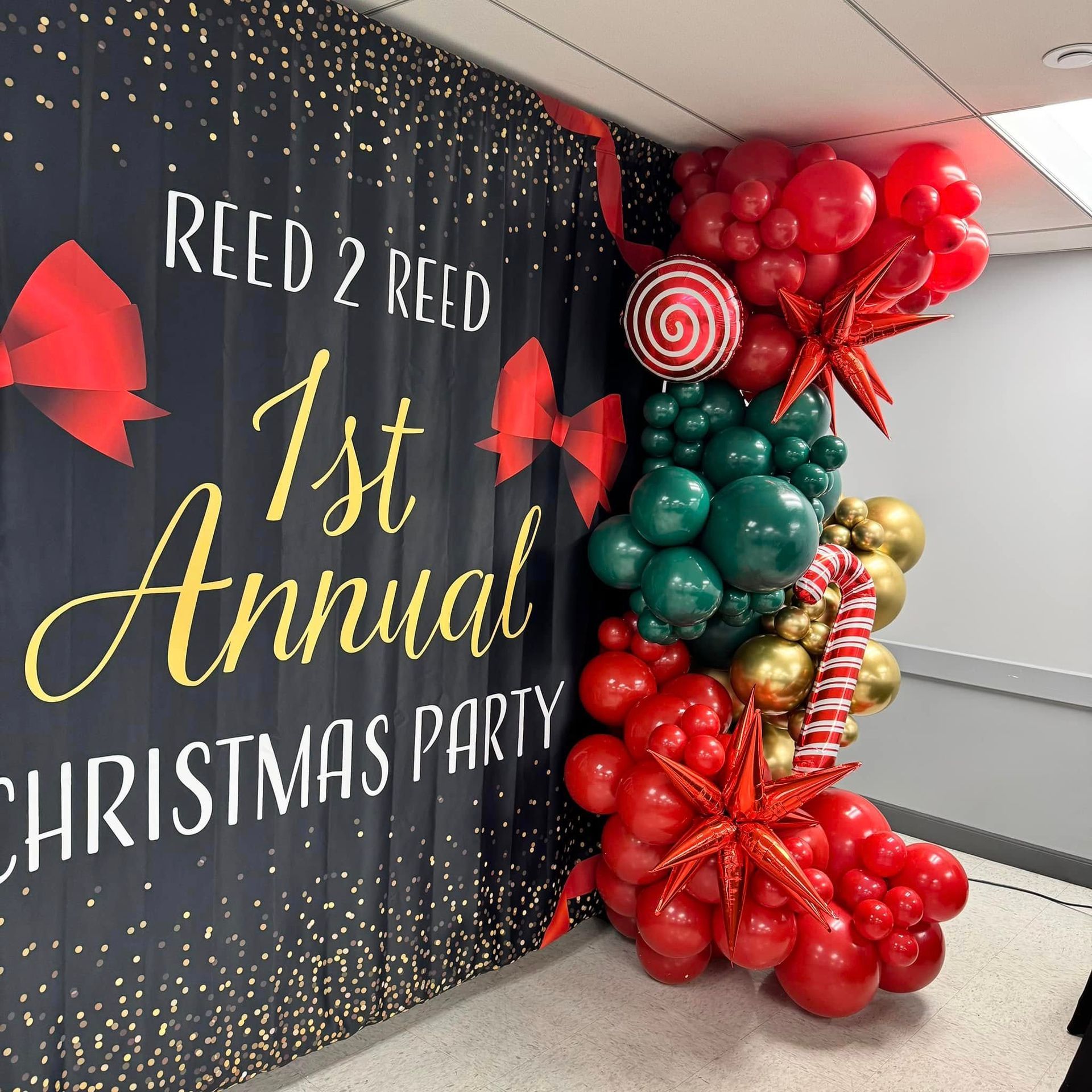 A sign that says reed 2 reed 1st annual christmas party