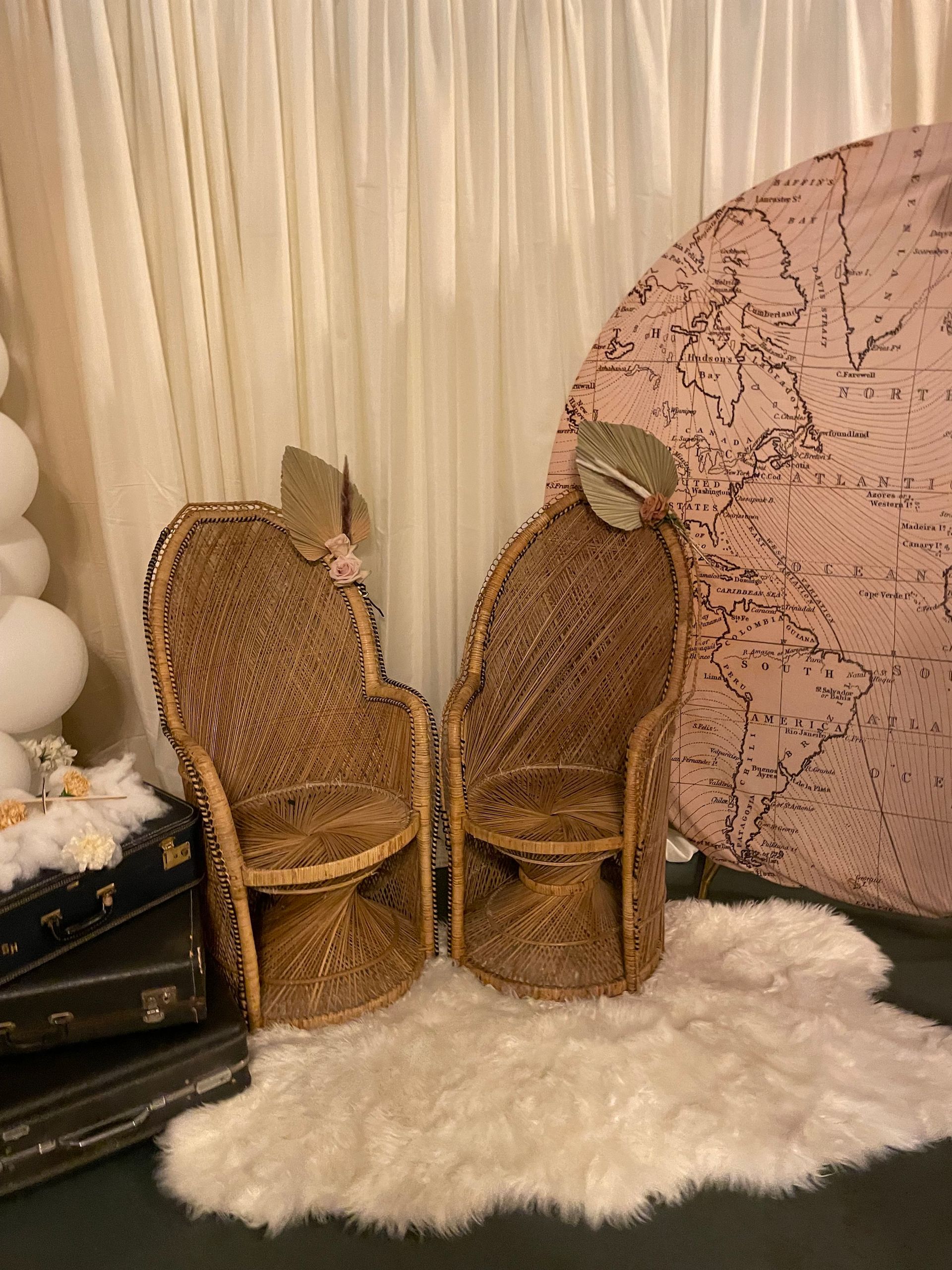 Two wicker chairs are sitting next to each other on a rug in a room.