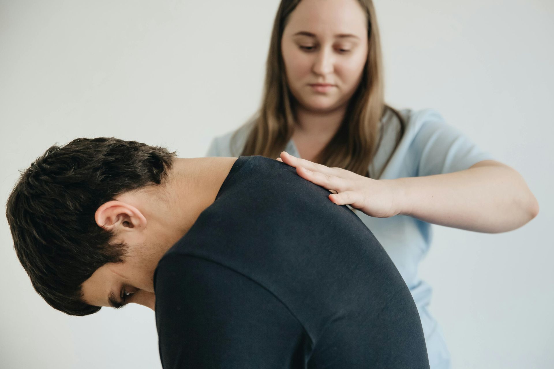 An image of a Chiropractor in Newark, DE doing pain relief services