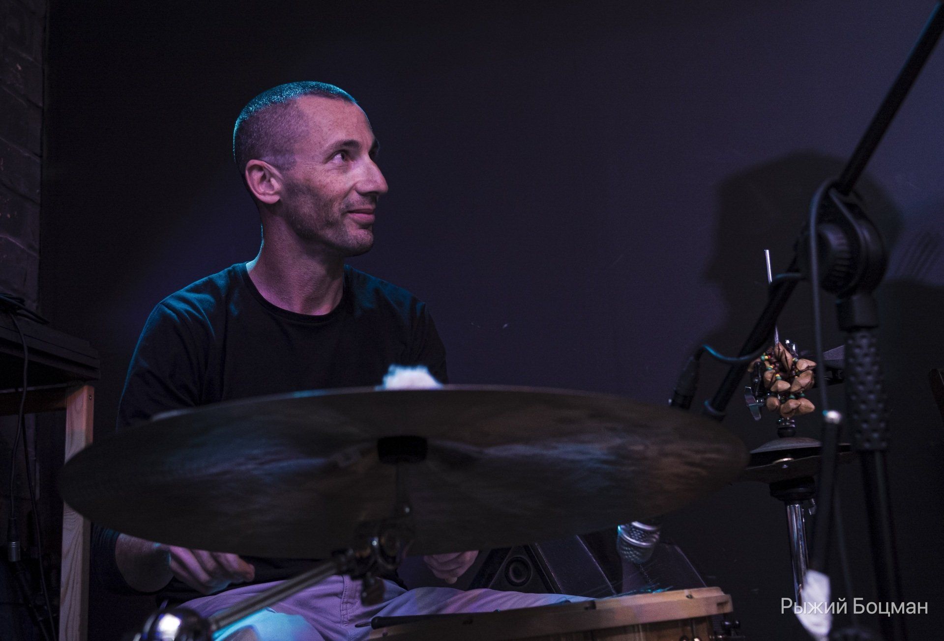 סיימון בל מורה לתופים