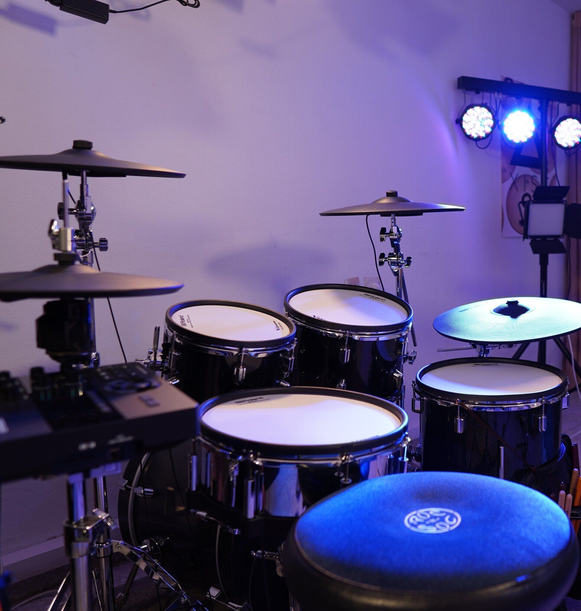 מורה לתופים במרכז