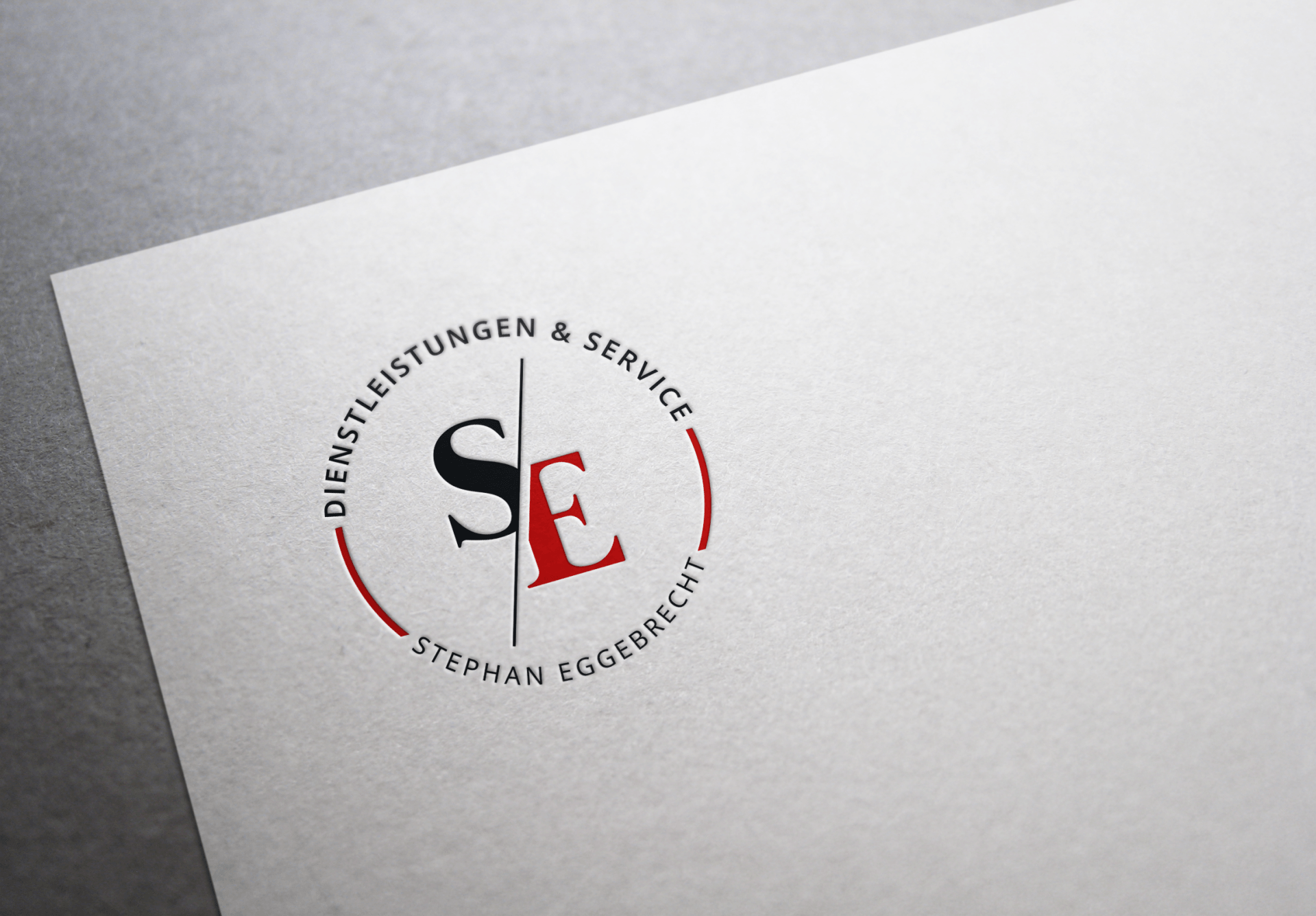 Ein Stück Papier mit einem SE-Logo darauf