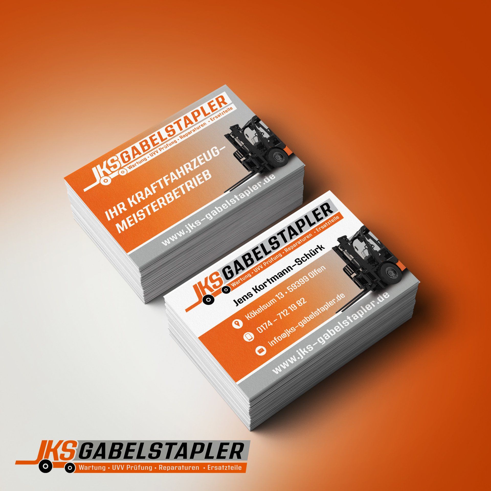 Ein Stapel Visitenkarten für JKS Gabelstapler