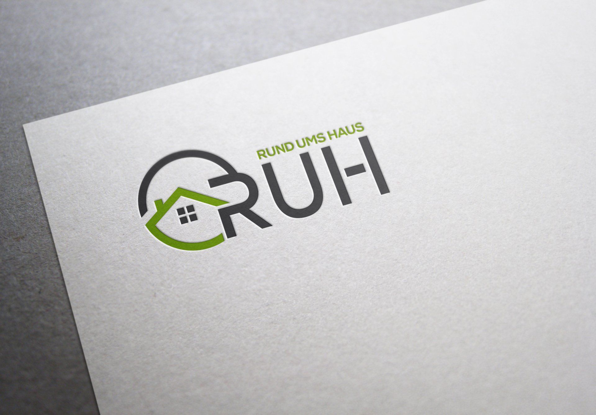 Ein weißes Blatt Papier mit dem Wort ruh darauf