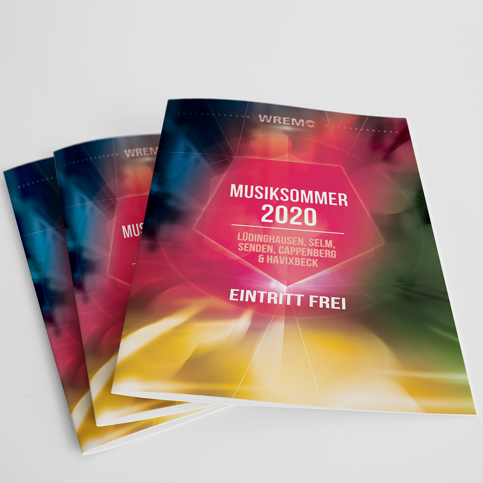 Ein Buch mit dem Titel Musiksommer 2020 ist übereinander gestapelt