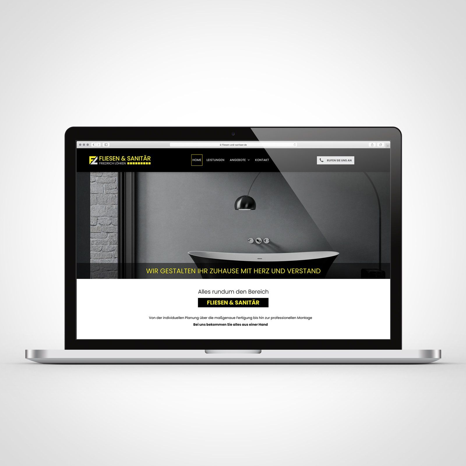 Auf einem Laptop ist eine Badezimmer-Website geöffnet