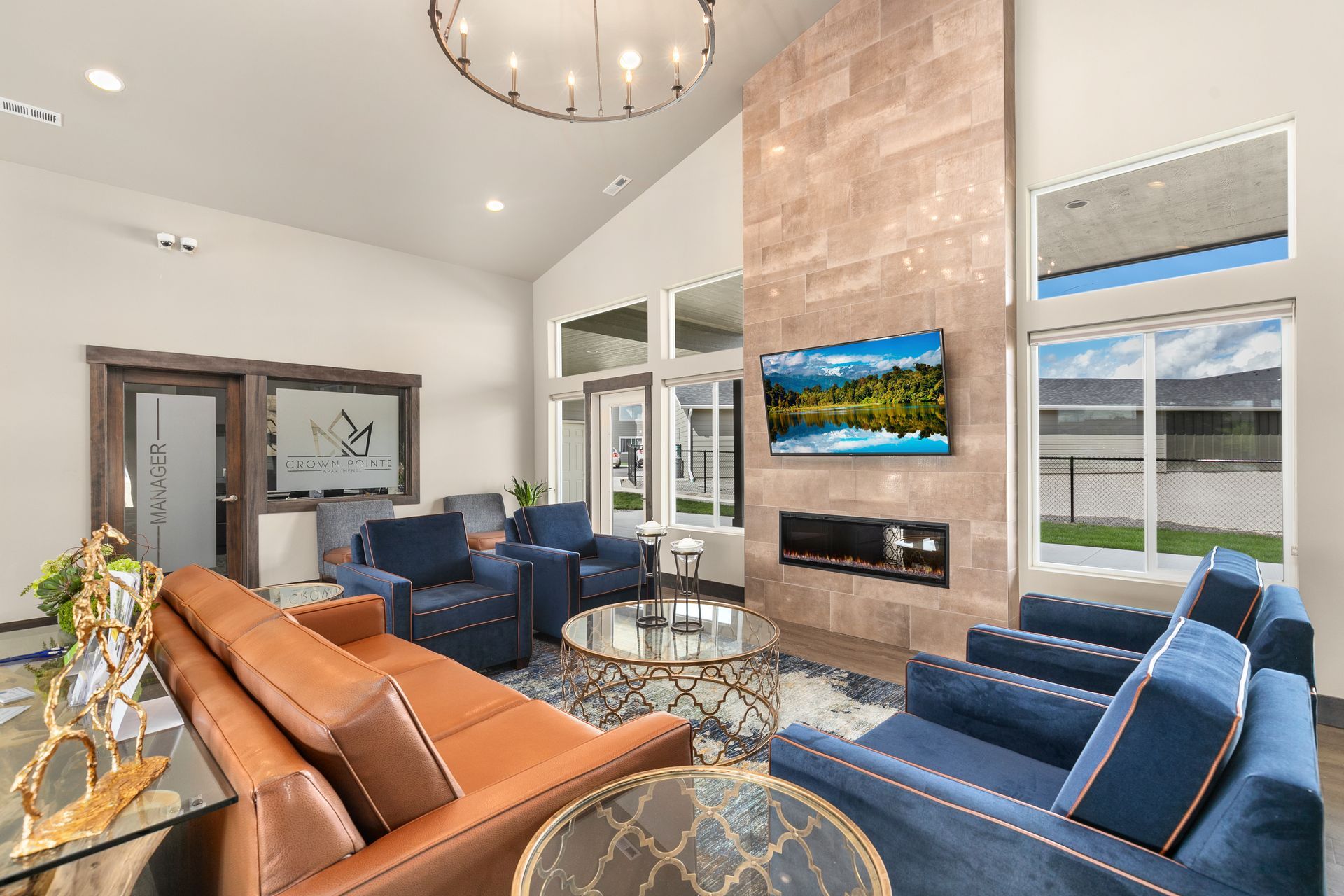 Crown Pointe Apartment Gallery Photos