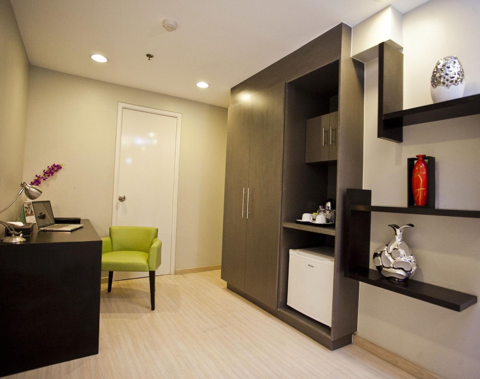 A room with a desk and chair in it