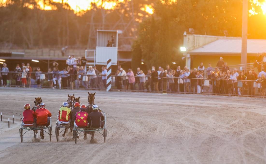 The sun sets as the celebrity race finishes