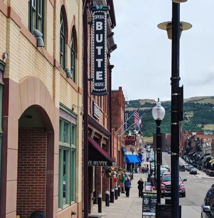 A building with a sign that says butte on it