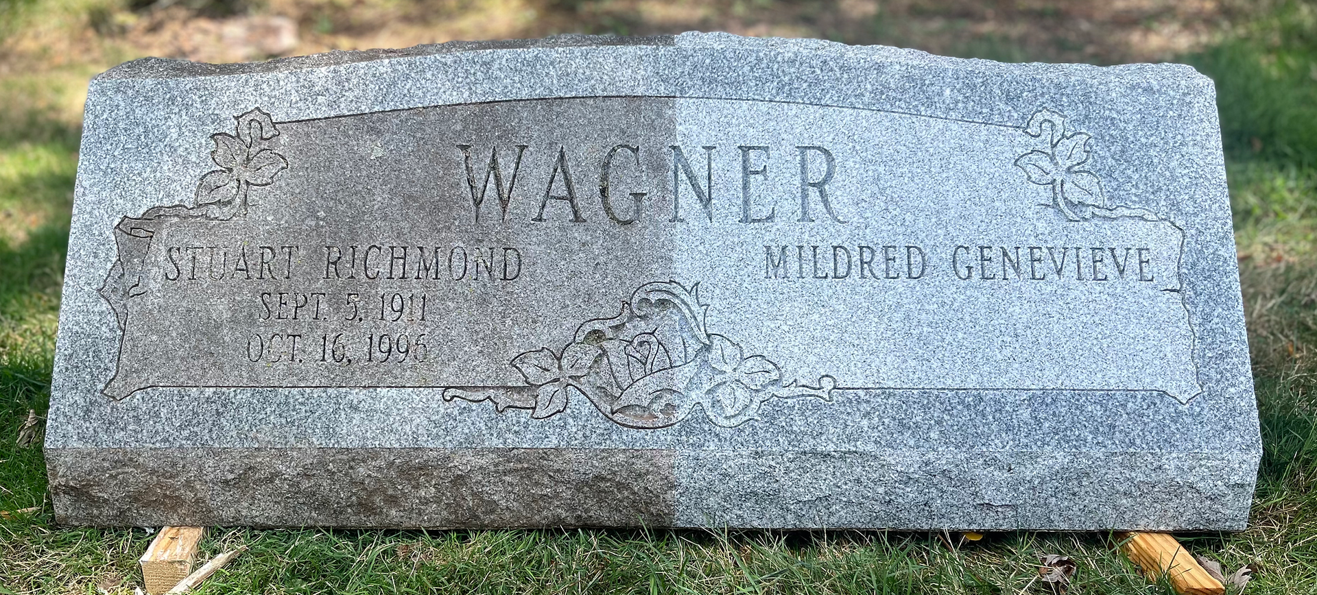A gravestone for wagner is sitting in the grass.