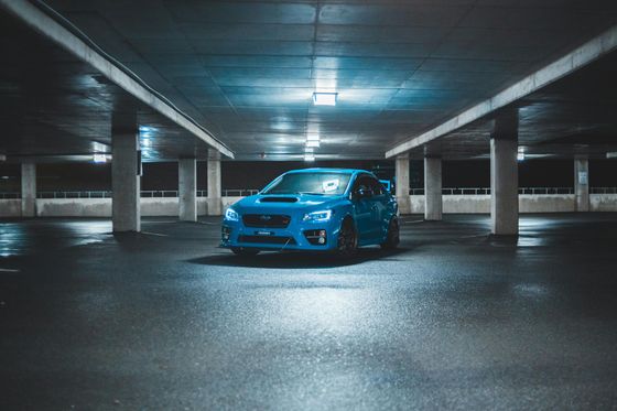 a concrete floor in a parking garage