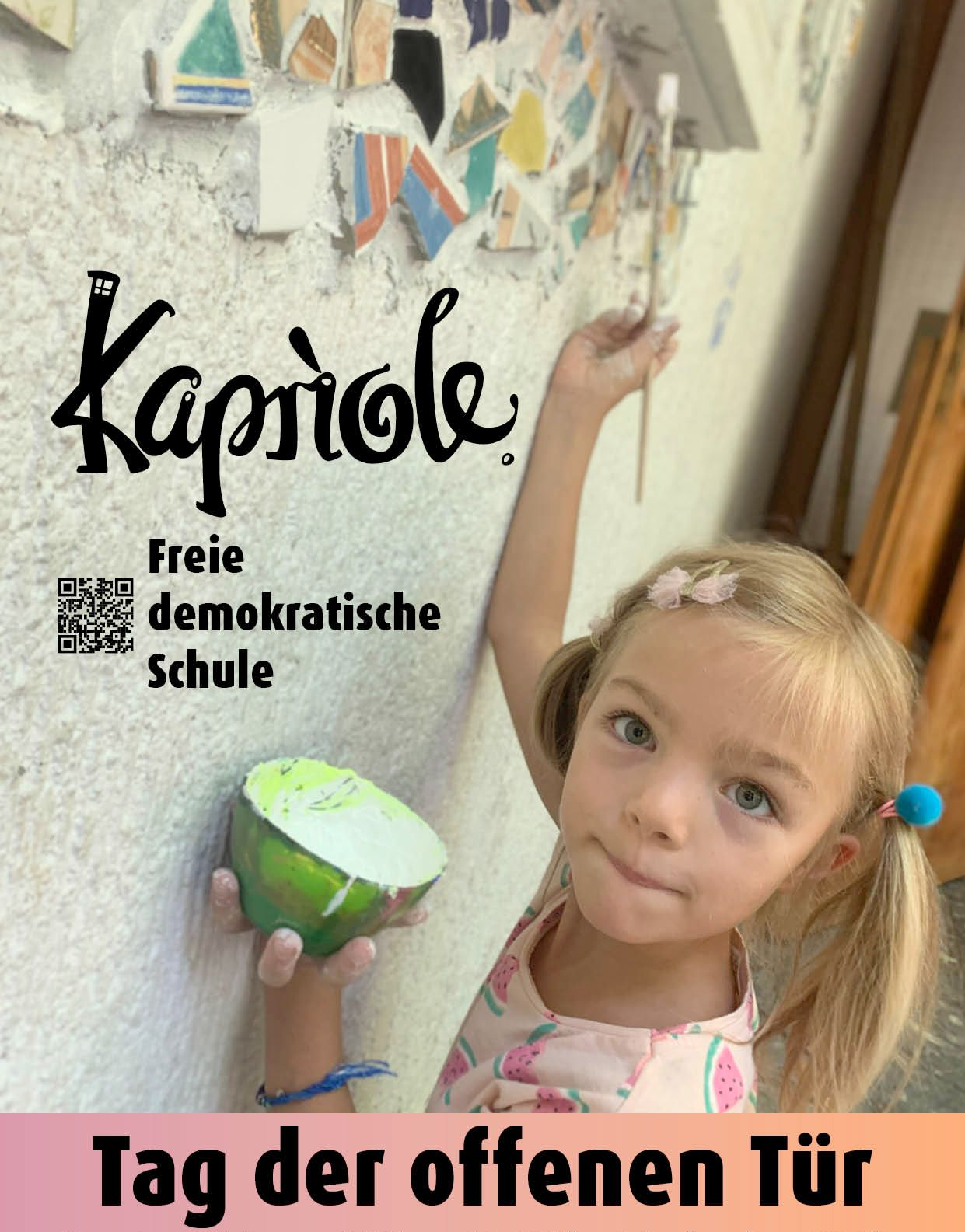 Der nächste Tag der offenen Tür findet am
Samstag, den 17. Januar 2026
statt.
Bild eines Kindes, das mit Farbe Steine an einer Häuserwand bemalt.