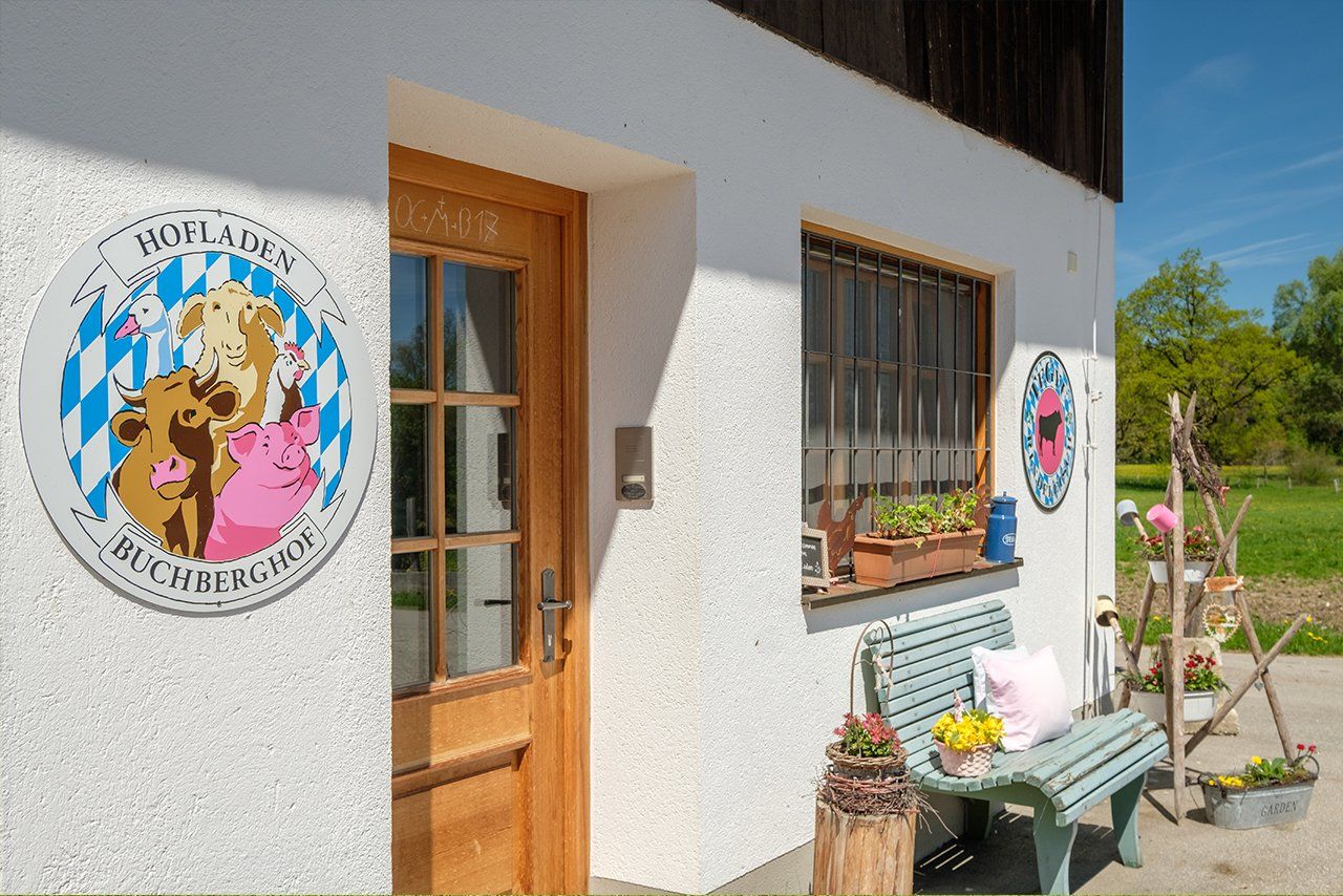 Ansicht vom Hofladen auf dem Buchberghof Tegernsee