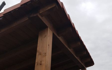 construcción de porche de madera para vivienda en granada