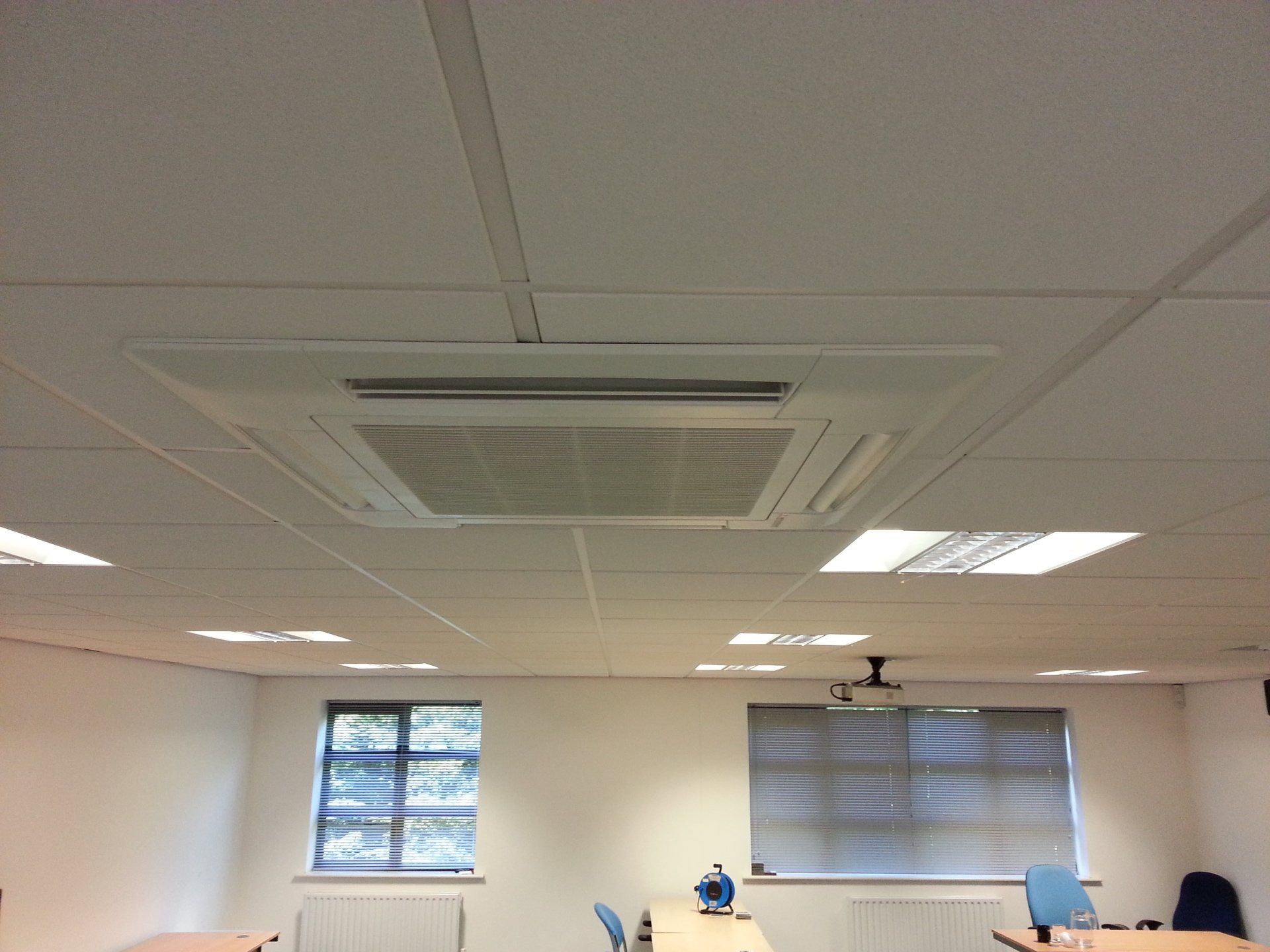 air conditioning systems for commercial properties: commercial air conditioning installation