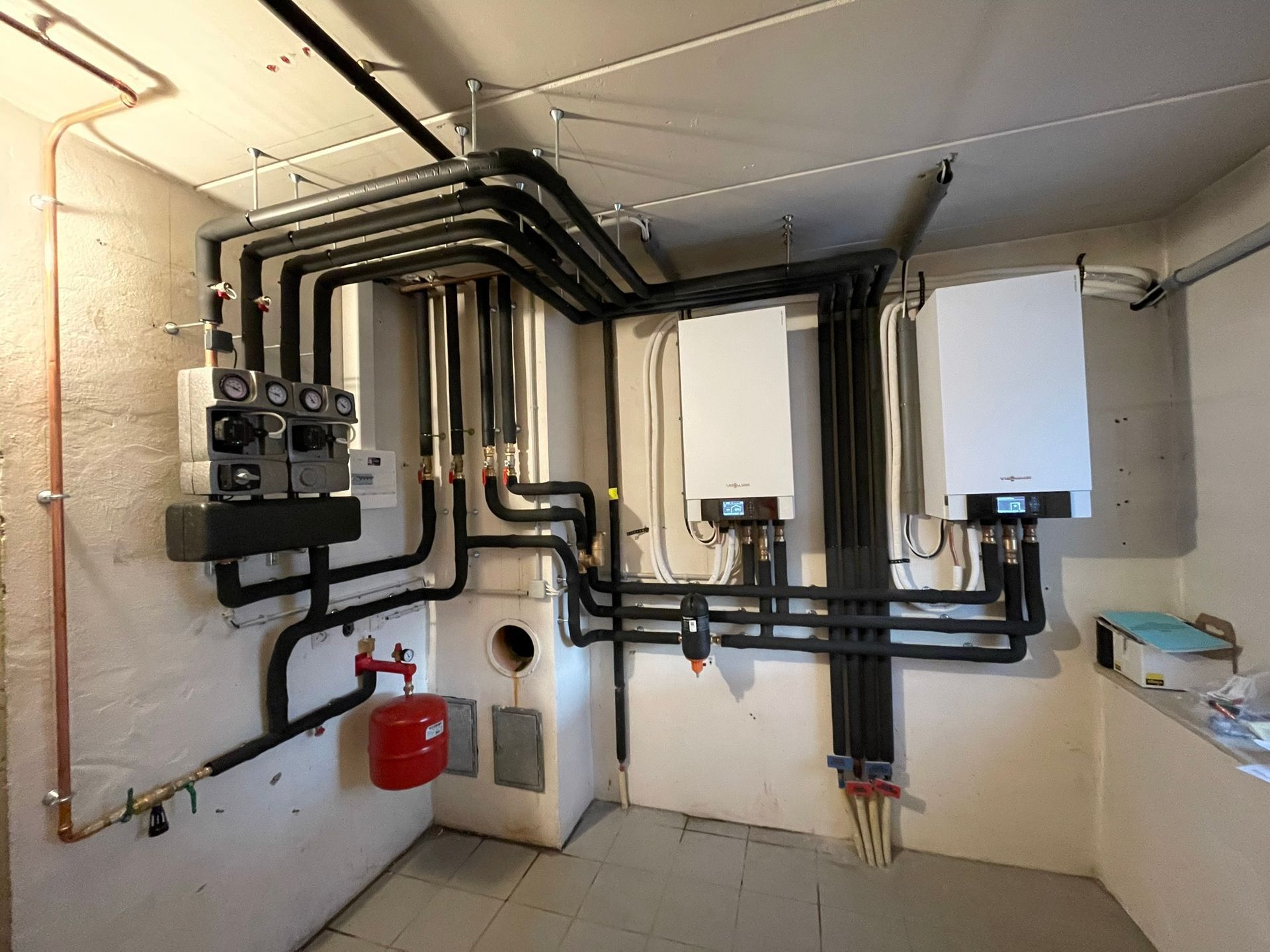 Installation de pompes à chaleurs en cascade avec production d’eau chaude.