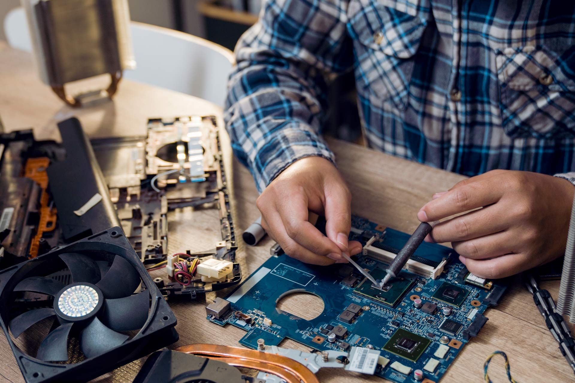 Man Fixing Electronic Circuit | Mildura, Vic | a & R Electronics