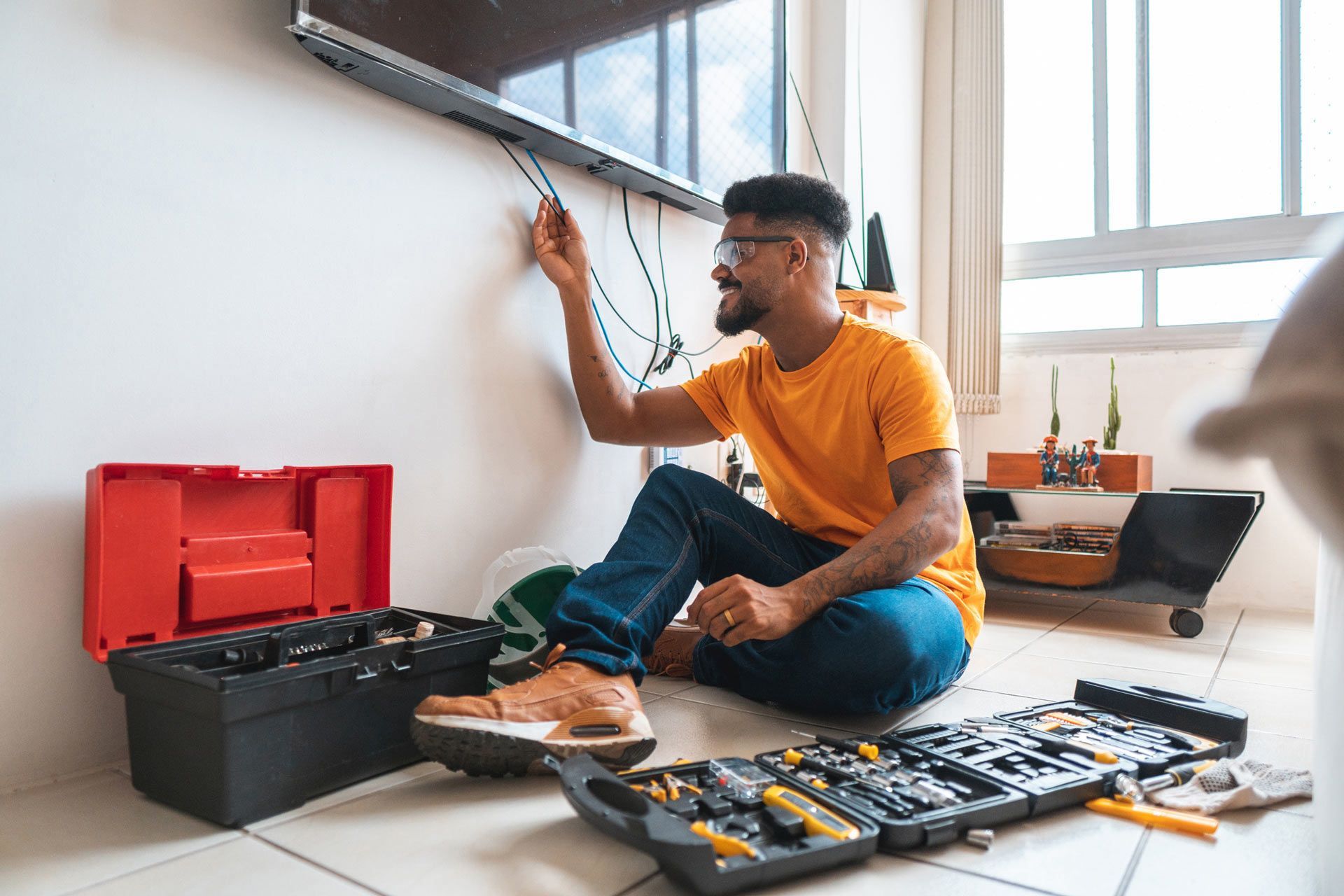 Man, Electrician, Repairman, Manual Work, Service | Mildura, Vic | a & R Electronics