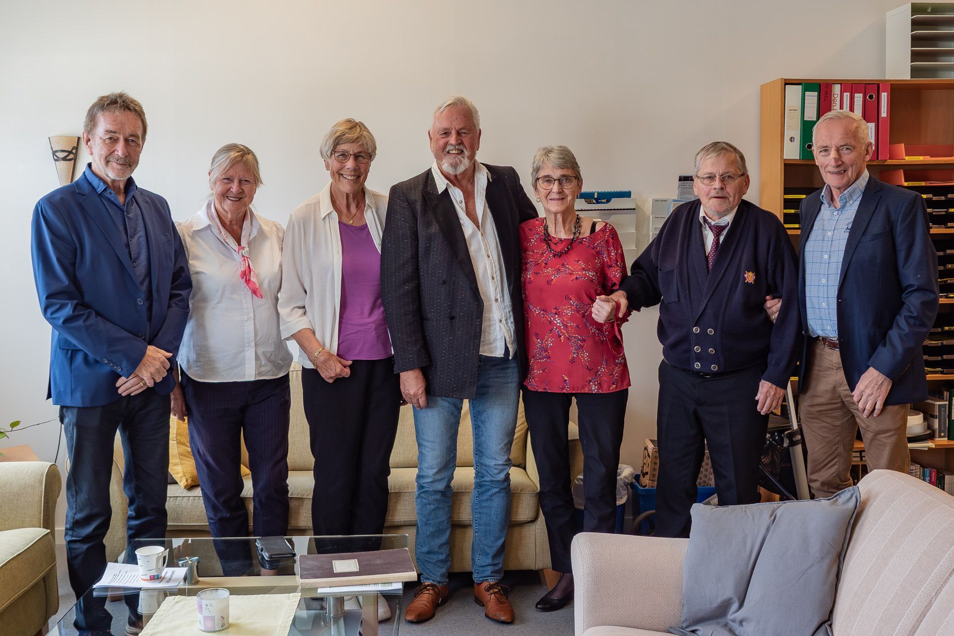 60-års jubilantar: F. v: Karl Bjørge, Vigdis T. Jensen, Aase Norun Sunde, John Reidar Urkegjerde, Palma Langvatn Hide (personal), John Hide, Jan Bjørge. 