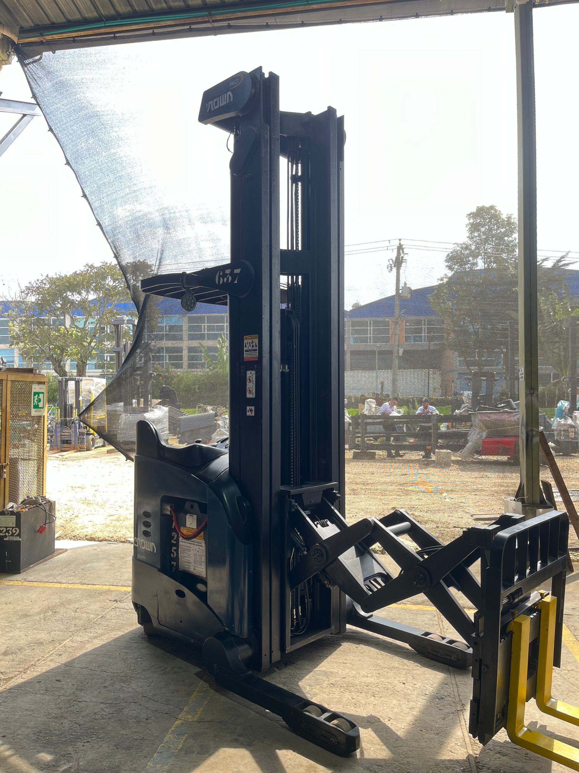 montacargas pasillo angosto