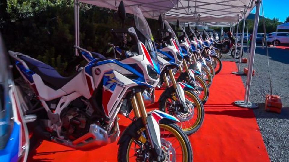 fila di motociclette