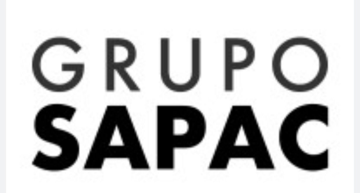 Un logotipo en blanco y negro para el grupo Sapac.