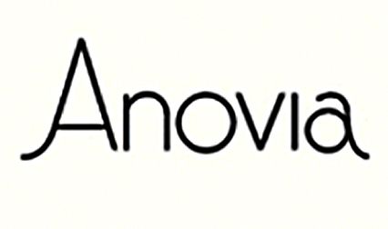 Anovia 標誌採用黑色草寫字體。