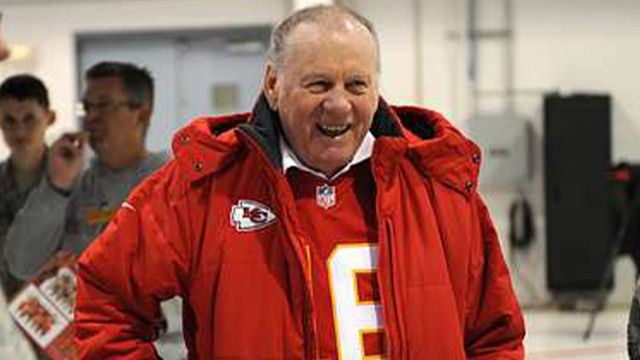 Hall of Fame Chiefs quarterback Len Dawson dies at 87