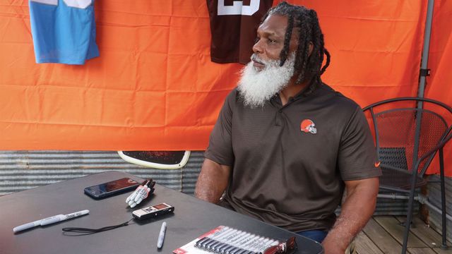 Browns running backs coach Stump Mitchell visits Shenanigans in Dover