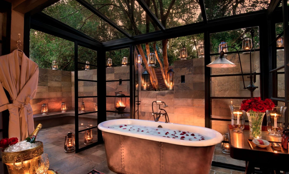 Lodge in Kenya with a luxury bath