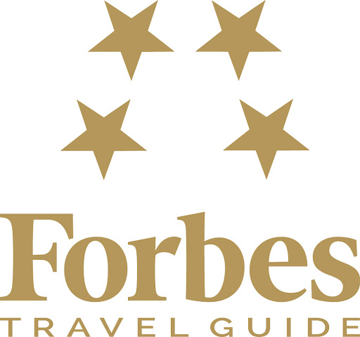 The forbes travel guide logo has three stars on it