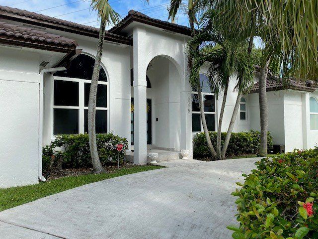 White House With Driveway — Miami, FL — Solar Tint, Inc.