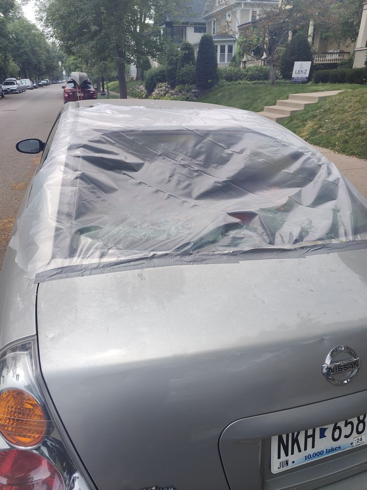 A silver car with a license plate that says nkh 658