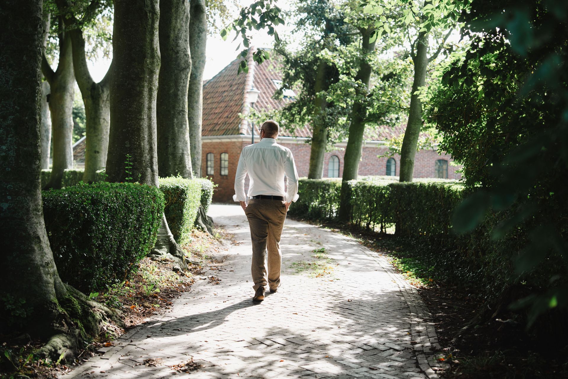 Bas van der tang, coach in lichaamswerk, levenseinde doula, human design en consent