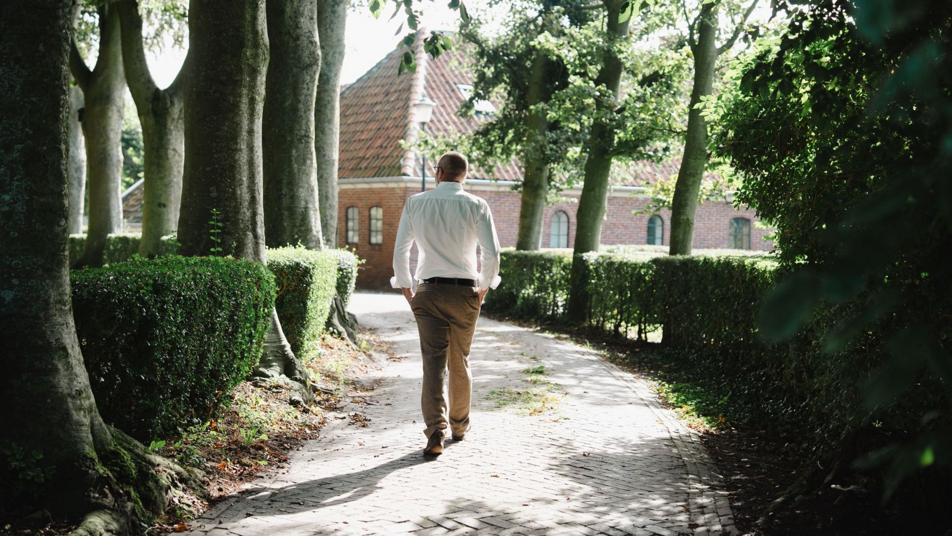 Bas van der Tang, coach in levenseinde doula, consent en human design