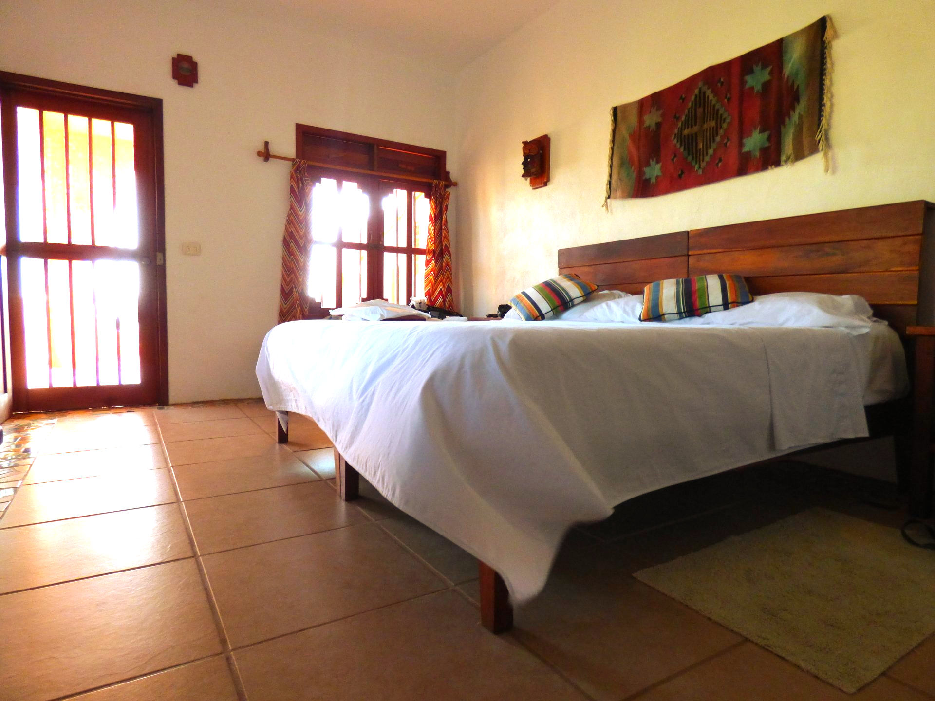 Kohunlich Balcony Beach front, 2nd level, no A/C