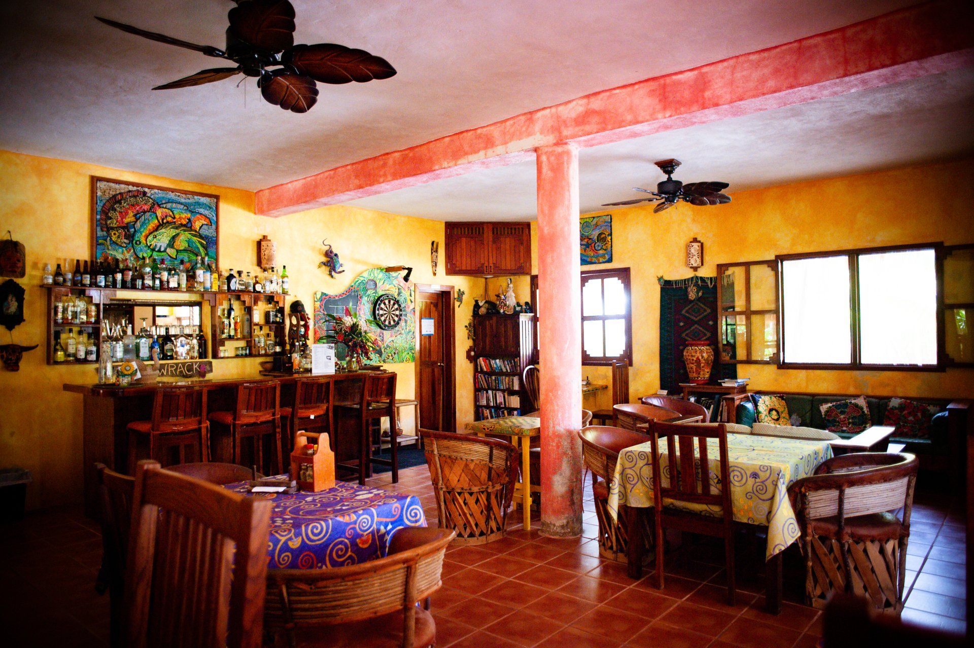 Restaurant and bar at Mayan Beach Garden